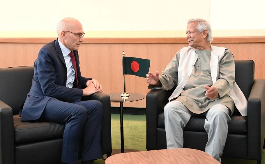প্রধান উপদেষ্টা অধ্যাপক মুহাম্মদ ইউনূস ও জাতিসংঘের মানবাধিকারবিষয়ক হাইকমিশনার ভলকার টুর্ক