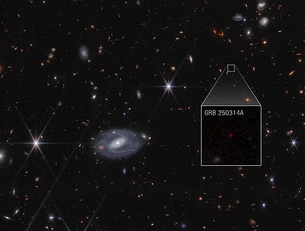 মহাকাশ থেকে আসা রহস্যময় সংকেতের উৎস জানার চেষ্টা করছেন বিজ্ঞানীরা