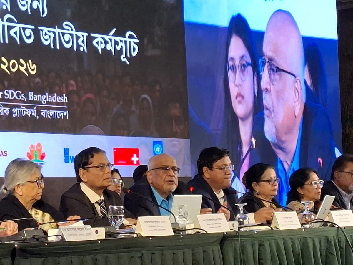 ‘আগামী সরকারের জন্য নির্বাচিত নীতি সুপারিশ ও প্রস্তাবিত জাতীয় কর্মসূচি’ শীর্ষক সংবাদ সম্মেলনে বক্তব্য দিচ্ছেন নাগরিক প্ল্যাটফর্মের  আহ্বায়ক দেবপ্রিয় ভট্টাচার্য। আজ বৃহস্পতিবার দুপুরে রাজধানীর গুলশানের একটি হোটেলে