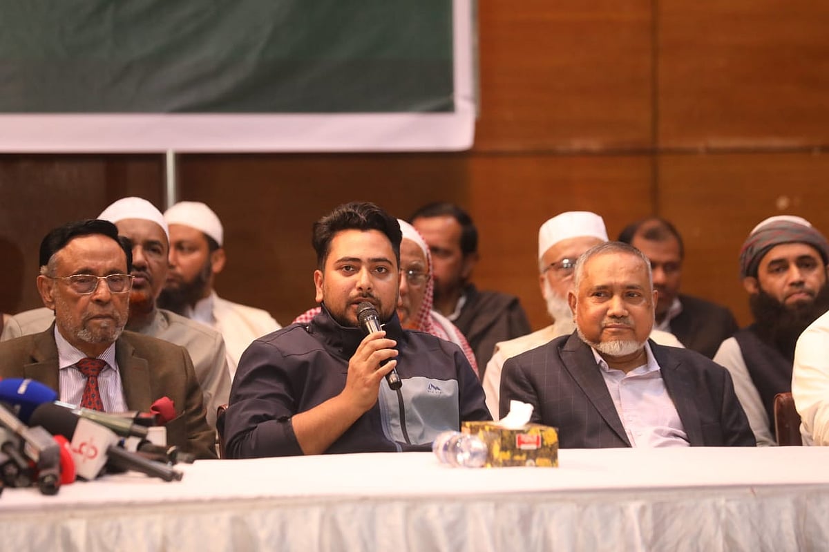 সংবাদ সম্মেলনে বক্তব্য দেন জাতীয় নাগরিক পার্টির (এনসিপি) আহ্বায়ক নাহিদ ইসলাম। বৃহস্পতিবার রাতে রাজধানীর কাকরাইলে ইনস্টিটিউশন অব ডিপ্লোমা ইঞ্জিনিয়ার্সে