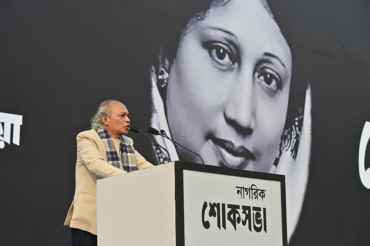 বিএনপির চেয়ারপারসন ও সাবেক প্রধানমন্ত্রী খালেদা জিয়ার স্মরণে আয়োজিত নাগরিক শোকসভায় বক্তব্য দেন ইংরেজি দৈনিক নিউ এজ সম্পাদক ও সম্পাদক পরিষদের সভাপতি নূরুল কবীর