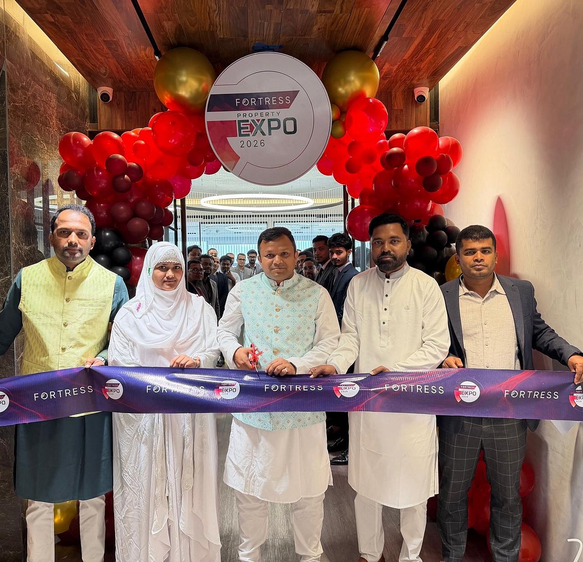 আবাসন মেলার উদ্বোধন করেন ফোর্ট্রেসের প্রতিষ্ঠাতা চেয়ারম্যান লুৎফর রহমান। আজ রাজধানীর বসুন্ধরা আবাসিক এলাকার রূপায়ণ শপিং স্কয়ারে প্রতিষ্ঠানটির কার্যালয়ে
