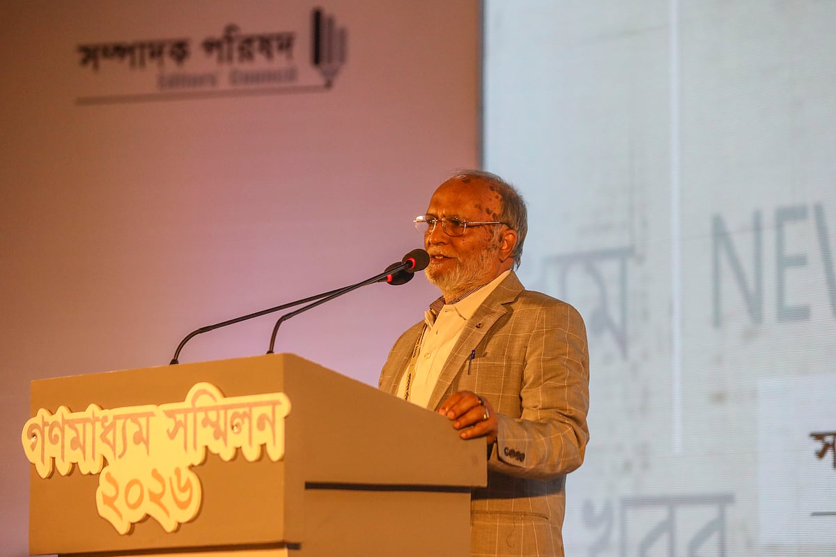 গণমাধ্যম সম্মিলনে বক্তব্য দেন বগুড়া থেকে প্রকাশিত দৈনিক করতোয়া পত্রিকার সম্পাদক মোজাম্মেল হক