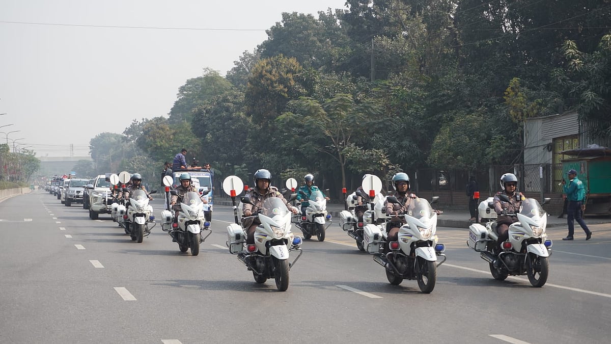 রাজধানীর মানিক মিয়া অ্যাভিনিউ (সংসদ ভবনের দক্ষিণ প্লাজা) থেকে মোটর শোভাযাত্রা বের করা হয়।