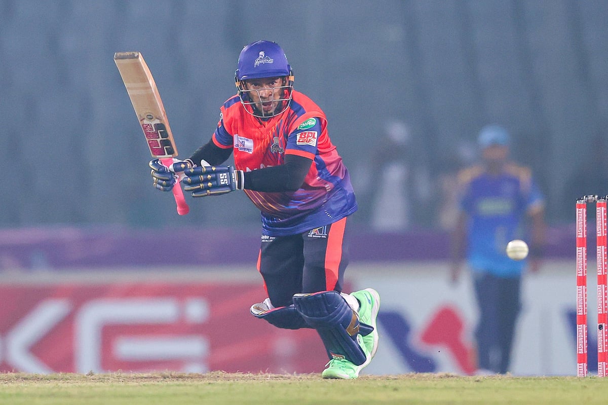 ৪২ বলে ৪৮ রান করেন মুশফিকুর রহিম