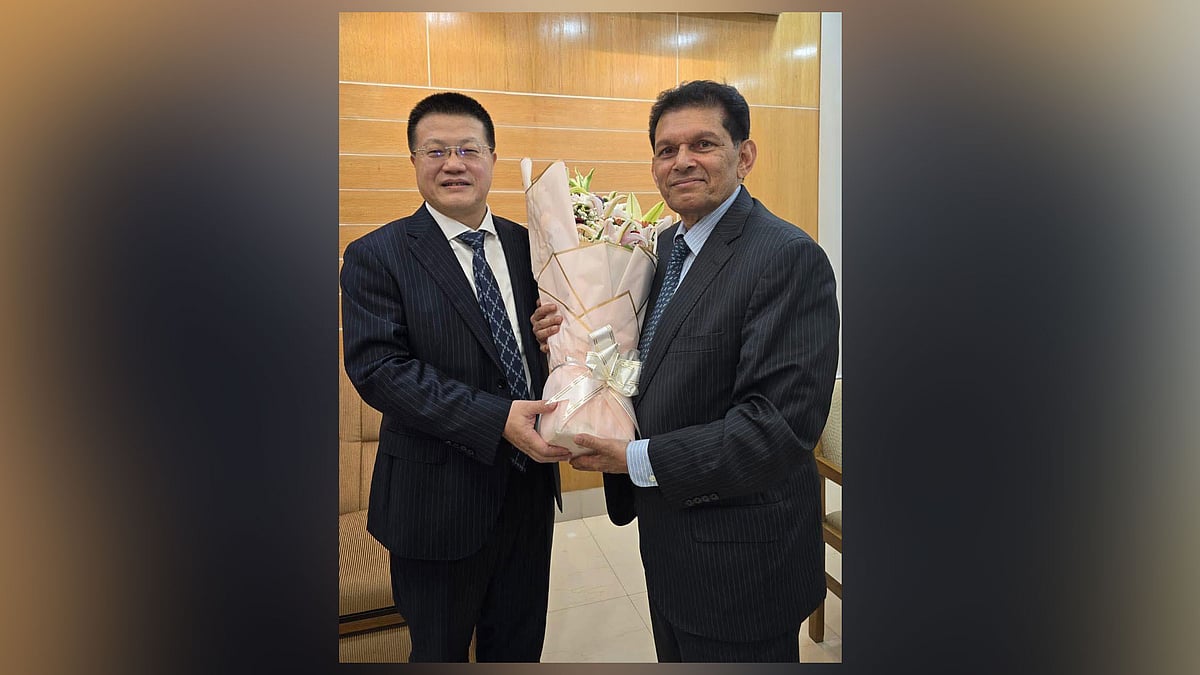 জাতীয় নিরাপত্তা উপদেষ্টা খলিলুর রহমানের সঙ্গে সৌজন্য সাক্ষাৎ করেন ঢাকায় নিযুক্ত চীনের রাষ্ট্রদূত ইয়াও ওয়েন। ১৮ জানুয়ারি ২০২৫, ঢাকা