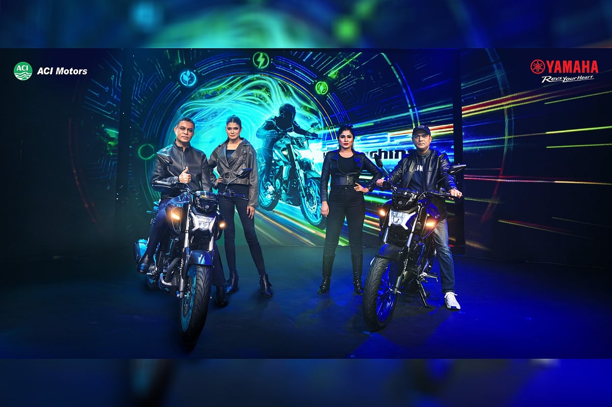 দেশের বাজারে প্রথমবারের মতো হাইব্রিড প্রযুক্তির মোটরসাইকেল এনেছে এসিআই মোটরস। এ উপলক্ষে গত বৃহস্পতিবার রাজধানীর হোটেল লো মেরিডিয়েনে আয়োজিত অনুষ্ঠানে উপস্থিত ছিলেন এসিআই মোটরসের ব্যবস্থাপনা পরিচালক সুব্রত রঞ্জন দাসসহ ইয়ামাহা ও এসিআই মোটরসের ঊর্ধ্বতন কর্মকর্তারা