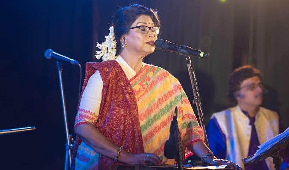 গাইছেন রেজওয়ানা চৌধুরী বন্যা