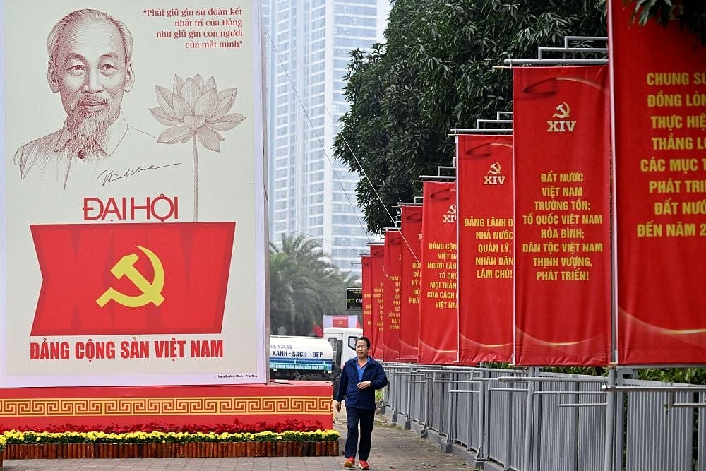 কমিউনিস্ট পার্টির সপ্তাহব্যাপী কংগ্রেস উপলক্ষে পোস্টার-বিলবোর্ডে সাজানো হয়েছে ভিয়েতনামের রাজধানী হ্যানয়