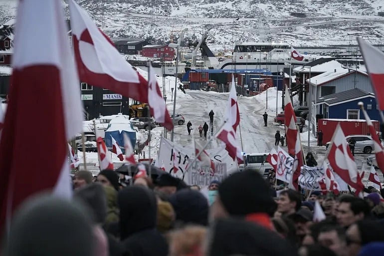 যুক্তরাষ্ট্রের গ্রিনল্যান্ড দখলের পরিকল্পনার প্রতিবাদে অঞ্চলটিতে বিক্ষোভ মিছিল