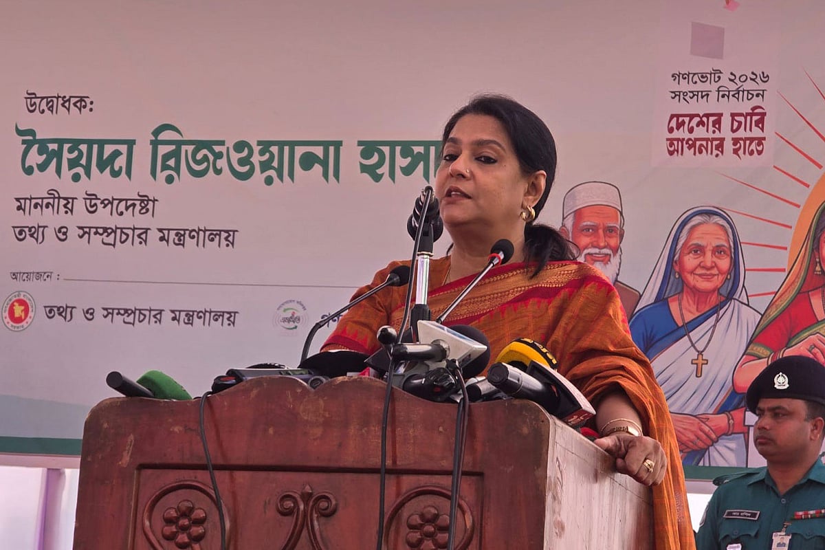 ‘ভোটের রিকশা’র উদ্বোধন শেষে বক্তব্য দেন তথ্য ও সম্প্রচার মন্ত্রণালয়ের উপদেষ্টা সৈয়দা রিজওয়ানা হাসান। আজ মঙ্গলবার সকালে ঢাকার সাভারের রেডিও কলোনি এলাকায়