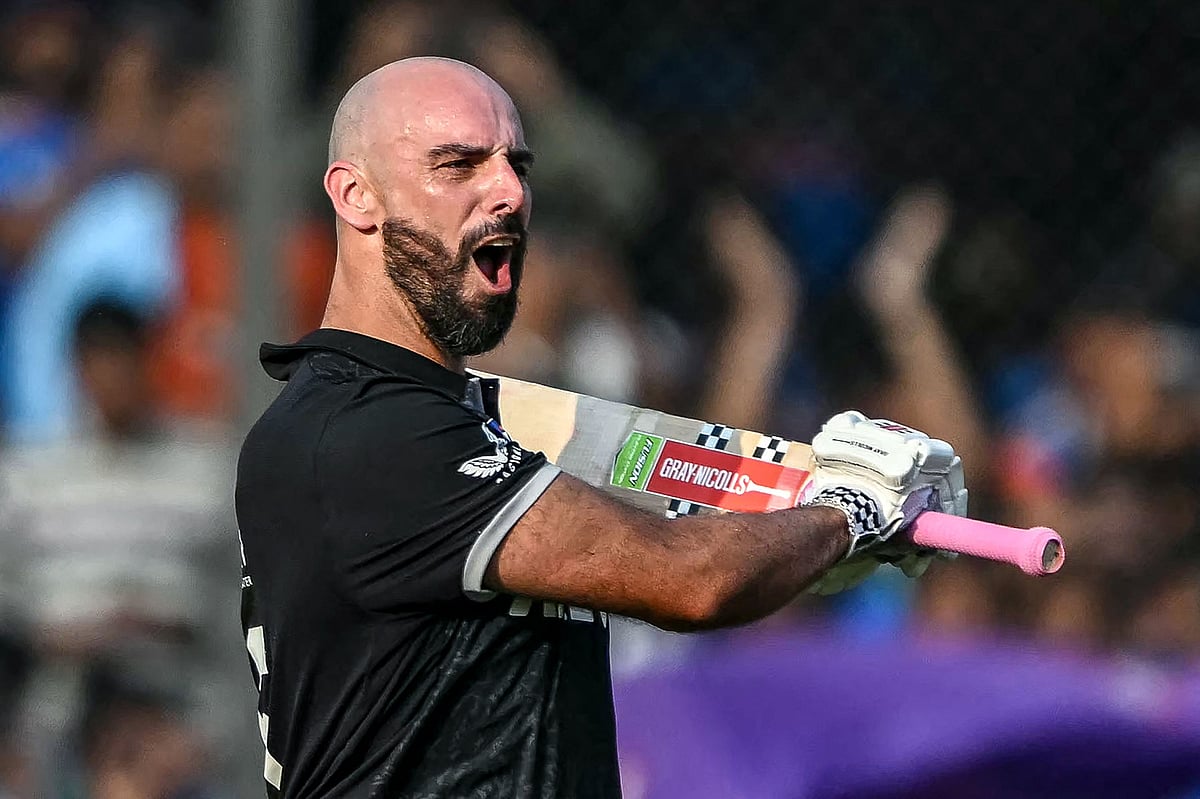 ভারতের বিপক্ষে তৃতীয় ওয়ানডেতে সেঞ্চুরির পর নিউজিল্যান্ডের ড্যারিল মিচেল