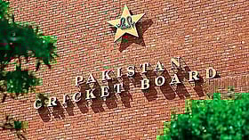 পুলিশ কর্মকর্তাকে ম্যানেজার বানিয়ে বাংলাদেশ সফরে আসছে পাকিস্তান