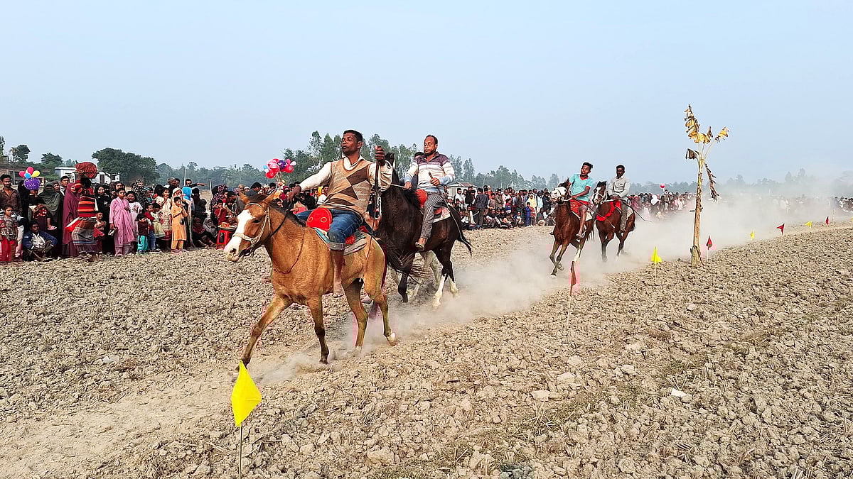গ্রামবাংলার ঐতিহ্যবাহী ঘোড়ার দৌড় খেলাকে টিকিয়ে রাখতে, নতুন প্রজন্মকে জানাতে ও মাদকমুক্ত সমাজ গড়ার লক্ষ্যে এ ঘোড়ার দৌড় প্রতিযোগিতার আয়োজন করা হয়। গতকাল বিকেলে জামালপুরের মেলান্দহ উপজেলার হরিপুর এলাকায়