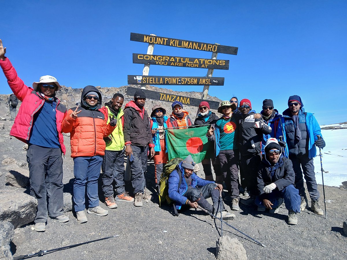স্টেলা পয়েন্টে কিলিমানজারো অভিযাত্রীরা