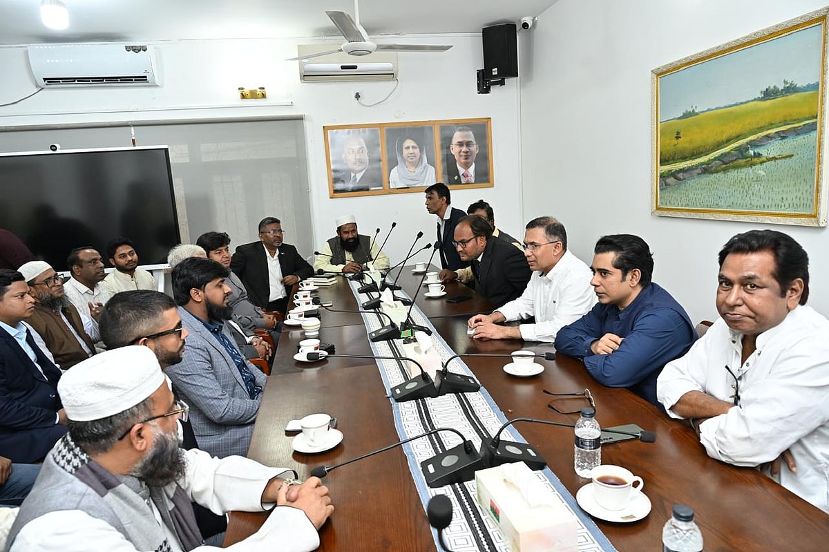 বিএনপির চেয়ারম্যান তারেক রহমানের সঙ্গে সাক্ষাতে দলের নেতৃত্ব দেন বাংলাদেশ জাতীয় পার্টির (বিজেপি) চেয়ারম্যান আন্দালিভ রহমান (পার্থ)