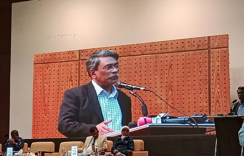 খুলনায় আসন্ন গণভোটের প্রচার ও ভোটার উদ্বুদ্ধকরণ উপলক্ষে আয়োজিত বিভাগীয় পর্যায়ের মতবিনিময় সভায় বক্তব্য দেন প্রধান উপদেষ্টার বিশেষ সহকারী অধ্যাপক আলী রীয়াজ। আজ বৃহস্পতিবার দুপুরে খুলনা বিভাগীয় কমিশনারের কার্যালয়ের মিলনায়তনে