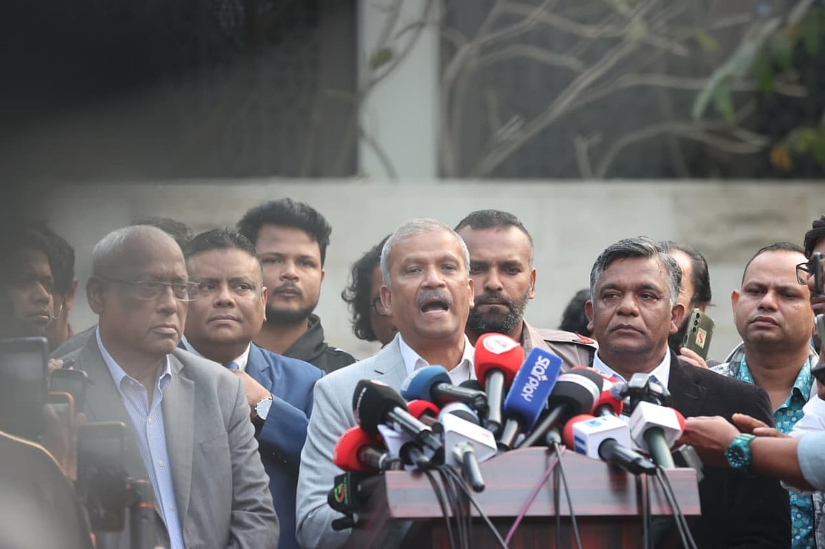 কথা বলছেন যুব ও ক্রীড়া উপদেষ্টা অধ্যাপক আসিফ নজরুল