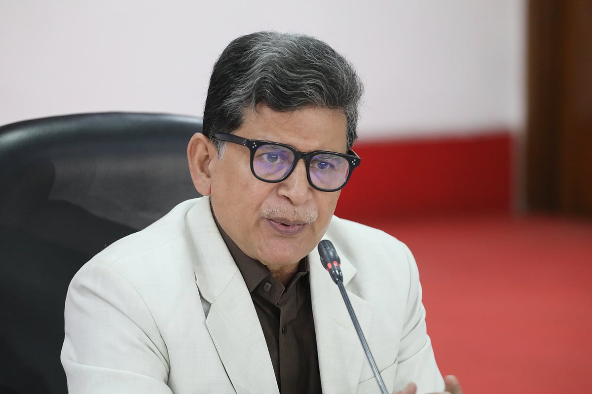 আজ রাজধানীর সিরডাপ মিলনায়তনে আয়োজিত ‘অর্থনৈতিক শাসন ও দুর্নীতি প্রতিরোধ’ শীর্ষক নীতি সংলাপে বক্তব্য দেন পিপিআরসির নির্বাহী চেয়ারম্যান হোসেন জিল্লুর রহমান