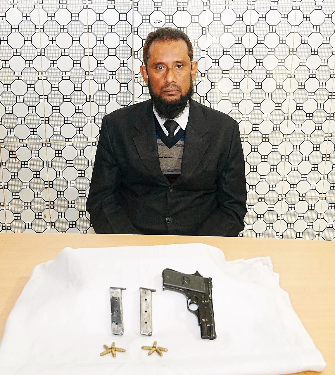 কুমিল্লায় বিদেশি পিস্তলসহ আটক মাসুদুল হক