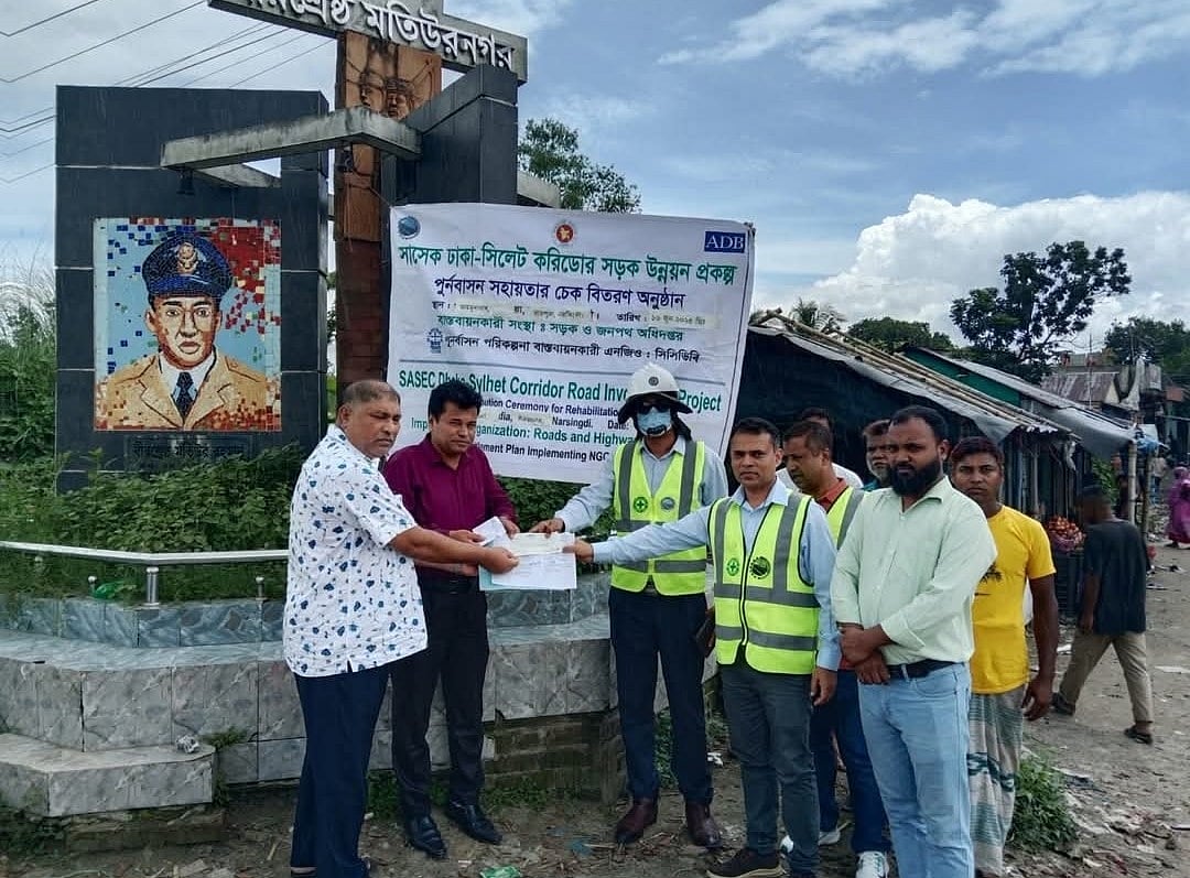 রায়পুরায় বীরশ্রেষ্ঠ মতিউর রহমানের নামে নির্মিত ম্যুরালটি মহাসড়ক প্রশস্তকরণের জন্য অপসারণ করা হয়েছে। গত মঙ্গলবার