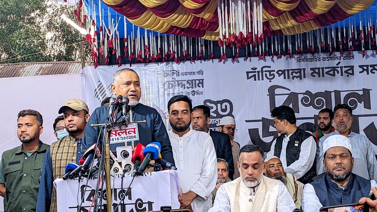 নির্বাচনী জনসভায় বক্তব্য দেন কুমিল্লা-১১ আসনে জামায়াতে ইসলামীর প্রার্থী সৈয়দ আবদুল্লাহ মুহাম্মদ তাহের। শুক্রবার বিকেলে কুমিল্লার চৌদ্দগ্রামের ধোড়করা উচ্চবিদ্যালয় মাঠে