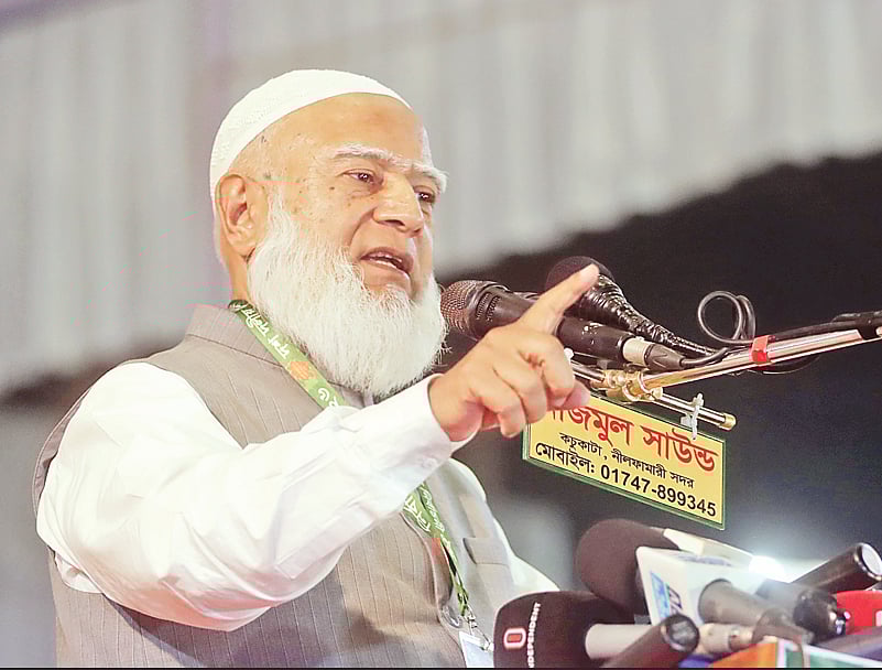 নির্বাচনী জনসভায় বক্তব্য দেন জামায়াতে ইসলামীর আমির শফিকুর রহমান। গতকাল সন্ধ্যায় রংপুরে পাবলিক লাইব্রেরি মাঠে