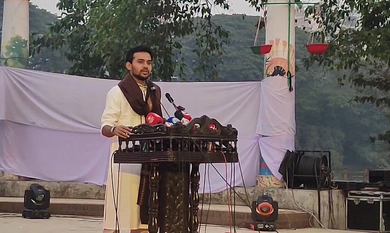 জাতীয় নাগরিক পার্টির মুখপাত্র আসিফ মাহমুদ সজীব ভুঁইয়া। আজ শুক্রবার বিকেলে রাজধানীর ধানমন্ডির রবীন্দ্রসরোবরে ঢাকা-১০ আসনে জামায়াতে ইসলামীর প্রার্থী মো. জসীম উদ্দীন সরকারের সমর্থনে ‘তারুণ্যের উৎসব ২০২৬’ শীর্ষক সমাবেশে