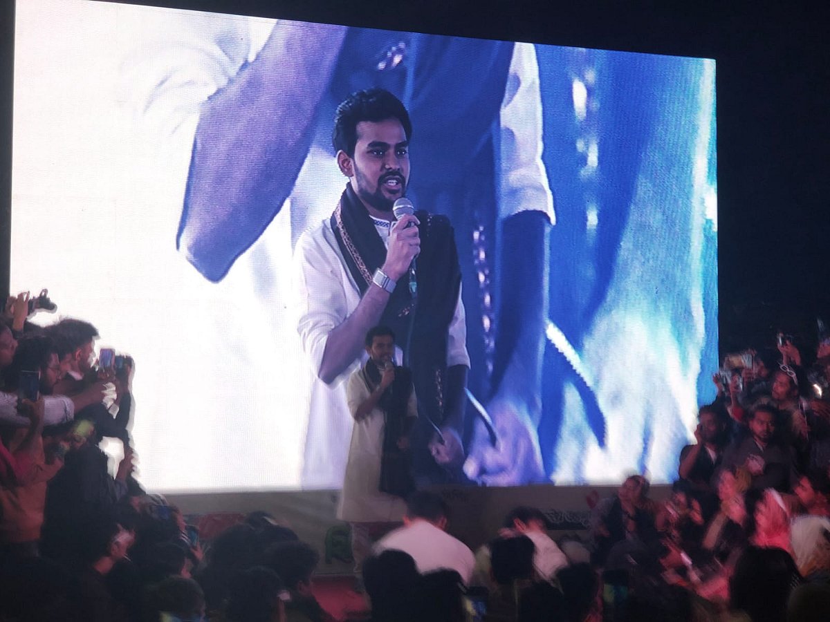 জাতীয় নাগরিক পার্টির (এনসিপি) নির্বাচনী থিম সং উদ্বোধন করেন দলের মুখপাত্র আসিফ মাহমুদ সজীব ভুইয়া। শাহবাগ, ঢাকা, ২৪ জানুয়ারি ২০২৬