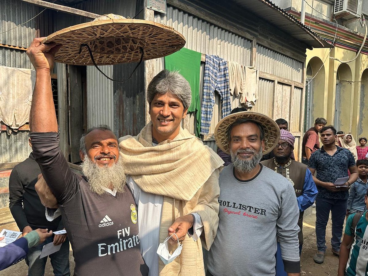 ব্রাহ্মণবাড়িয়া-৬ (বাঞ্ছারামপুর) আসনে বিএনপি সমর্থিত জোটের প্রার্থী গণসংহতি আন্দোলনের প্রধান সমন্বয়ক জোনায়েদ সাকির মাথাল মার্কার প্রচারণা। শনিবার দুপুরে উপজেলার ফরদাবাদ ইউিনিয়নের ইউনিয়নে