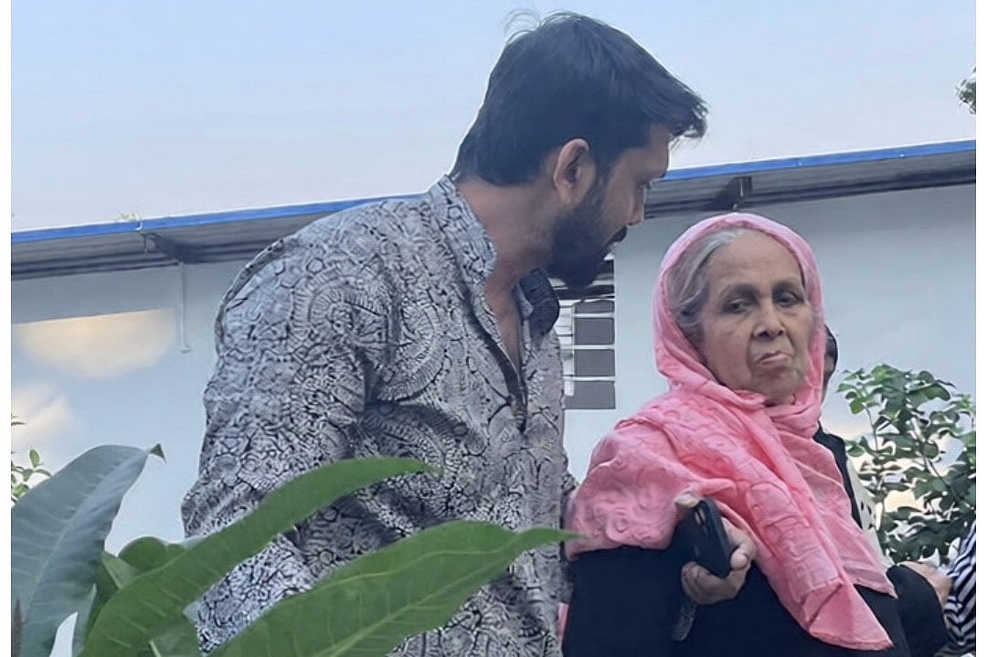 মায়ের সঙ্গে চিত্রনায়ক আরিফিন শুভ