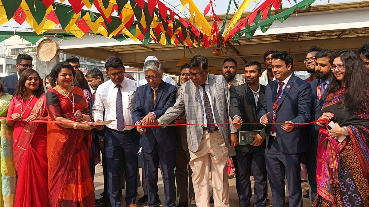 প্রেসিডেন্সি ইউনিভার্সিটি প্রতিবছর পিঠা উৎসবের আয়োজন করে