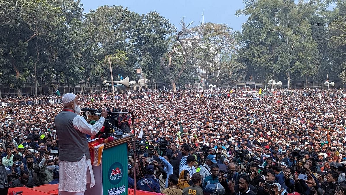 গাইবান্ধার পলাশবাড়ী এসএম পাইলট উচ্চবিদ্যালয় মাঠে অনুষ্ঠিত জনসভায় প্রধান অতিথির বক্তব্য দেন  জামায়াতে ইসলামীর আমির শফিকুর রহমান । আজ শনিবার