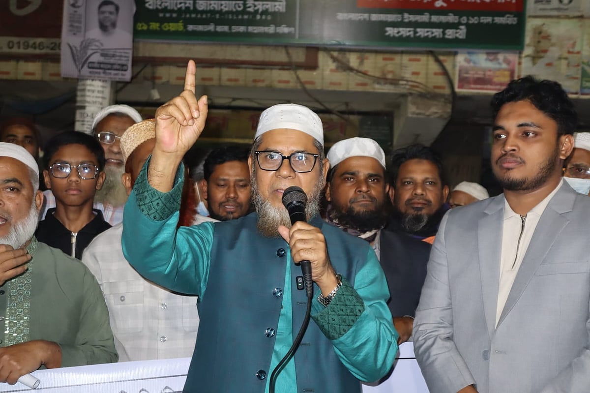 নির্বাচনী প্রচারণায় বক্তব্য রাখছেন ঢাকা-৪ আসনে জামায়াতের প্রার্থী সৈয়দ জয়নুল আবেদীন