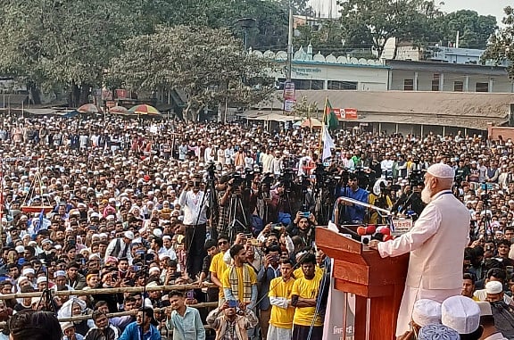 সিরাজগঞ্জে নির্বাচনী জনসভায় বক্তব্য দিচ্ছেন জামায়াতের আমির শফিকুর রহমান। শনিবার বিকেলে সিরাজগঞ্জ ইসলামিয়া সরকারি কলেজ মাঠে