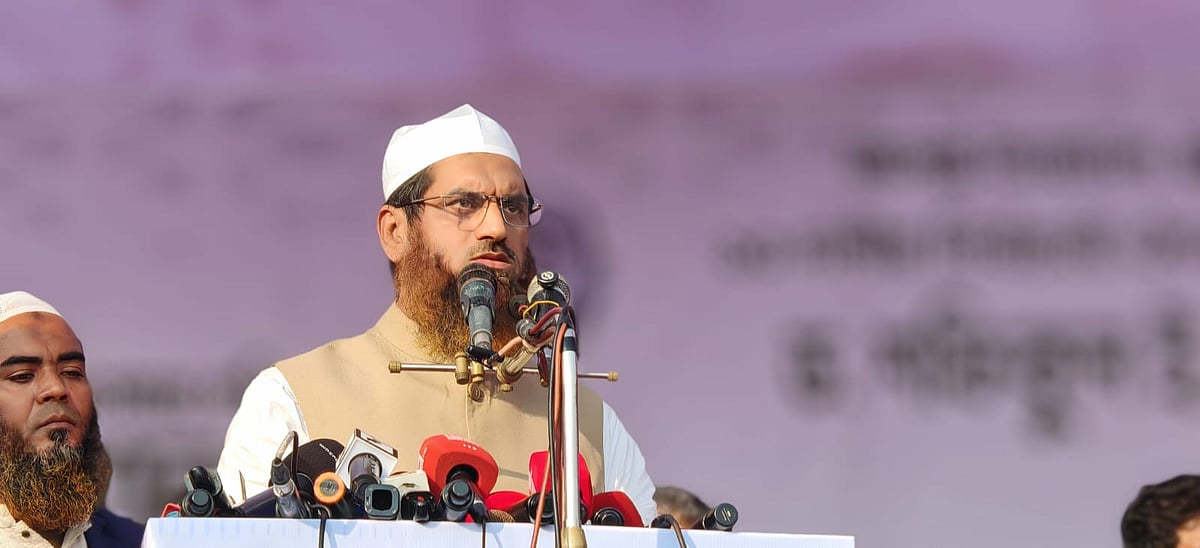 পটুয়াখালী-২ (বাউফল) আসনে ১১–দলীয় নির্বাচনী ঐক্যের নির্বাচনী সভায় বক্তব্য দেন বাংলাদেশ খেলাফত মজলিসের আমির মাওলানা মামুনুল হক। আজ শনিবার বিকেলে পটুয়াখালীর বাউফল উপজেলা পাবলিক মাঠে