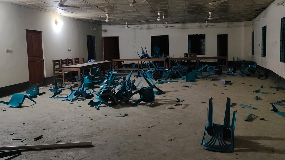 ভাঙচুরের শিকার বিএনপির কার্যালয়। রোববার সন্ধ্যায় ময়মনসিংহের ভালুকায়