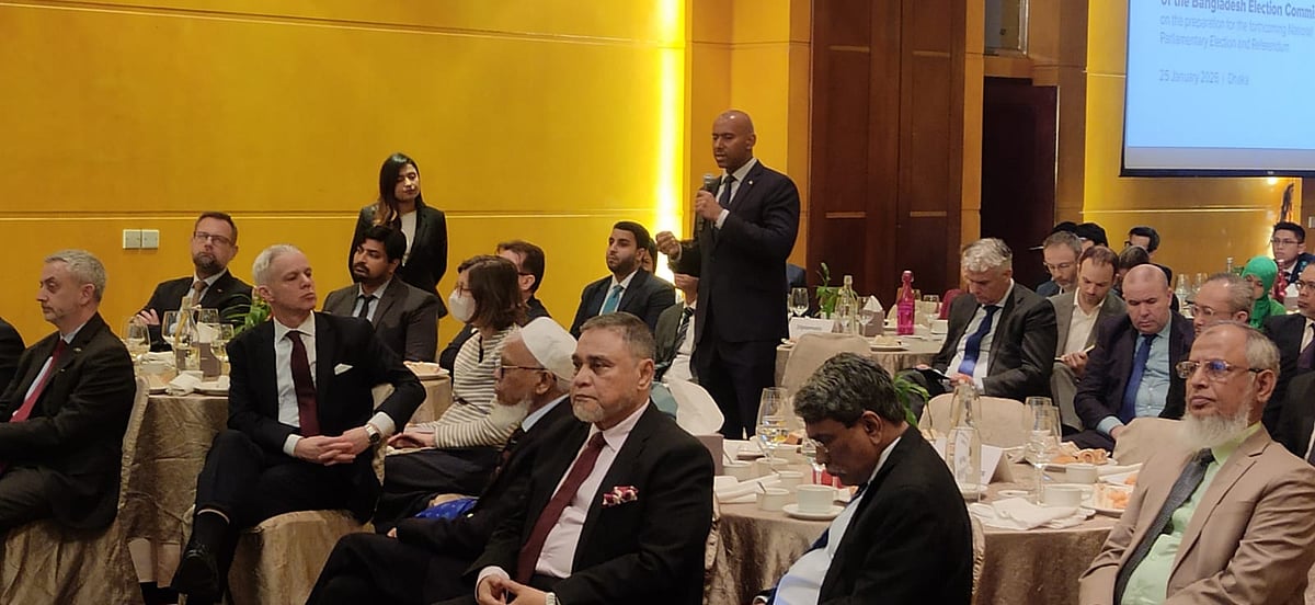 প্রধান নির্বাচন কমিশনার (সিইসি) এ এম এম নাসির উদ্দিন। আজ রোববার রাজধানীর একটি হোটেলে বিভিন্ন দেশের কূটনৈতিকদের আসন্ন জাতীয় সংসদ নির্বাচন ও গণভোট নিয়ে ইসির ব্রিফিংয়ে