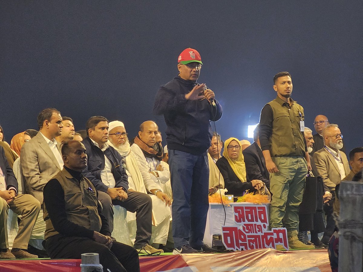 নির্বাচনী জনসভায় বক্তব্য দিচ্ছেন বিএনপির চেয়ারম্যান তারেক রহমান। নারায়ণগঞ্জের সোনারগাঁ উপজেলার কাঁচপুর বালুর মাঠে। ২৬ জানুয়ারি, ২০২৬