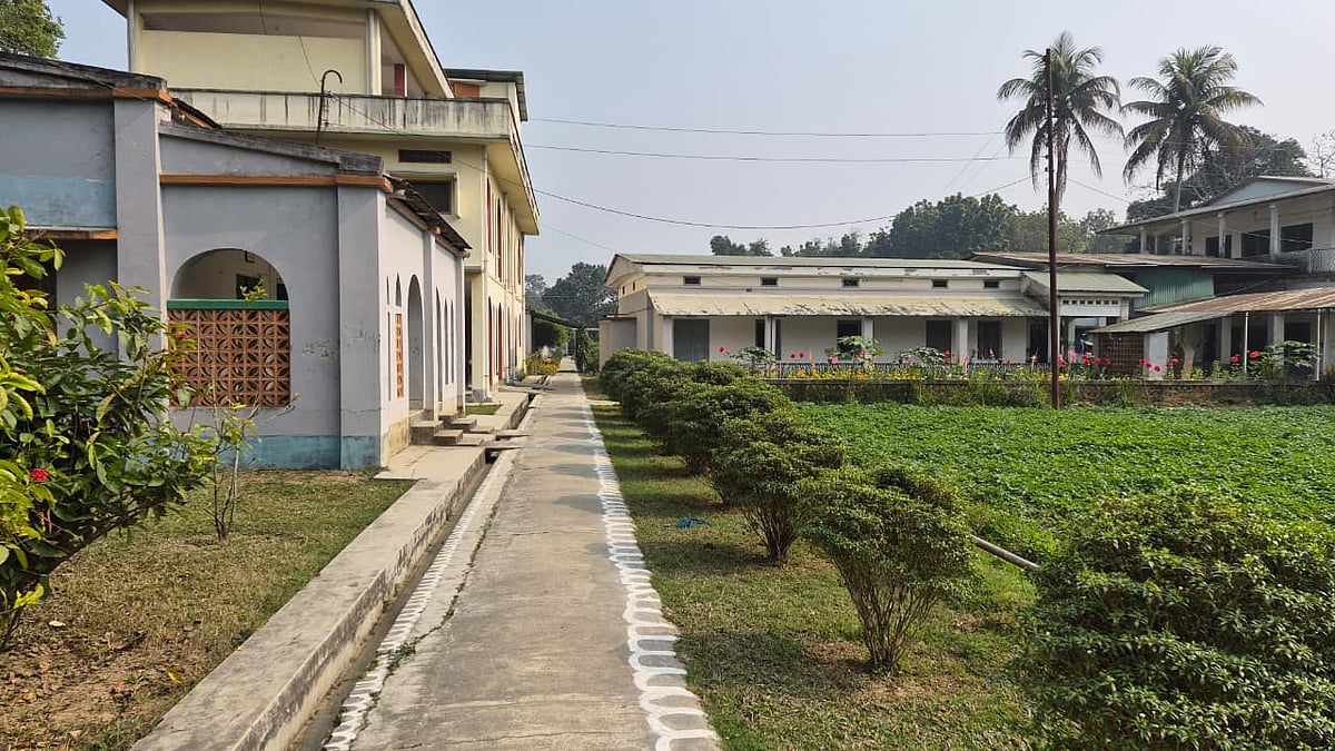 দিনাজপুরে সরকারি স্বাস্থ্যবিভাগের পাশাপাশি বেসরকারিভাবে কুষ্ঠরোগের একমাত্র চিকিৎসা কেন্দ্র ধানজুড়ি কুষ্ঠ হাসপাতাল