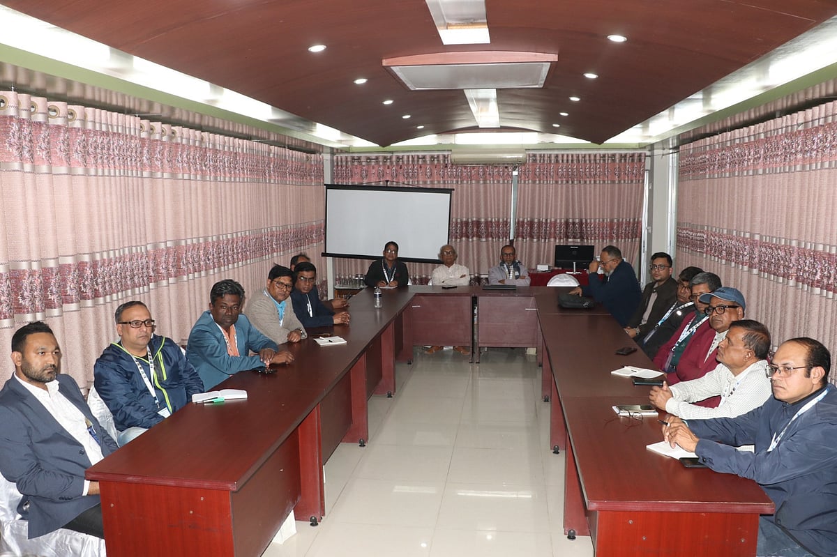 খুলনা নগরের সিএস আভা সেন্টারে তিন দিনব্যাপী তৃতীয় উপকূলীয় পানি সম্মেলন শুরু হয়েছে। গতকাল শনিবার বিকেলে