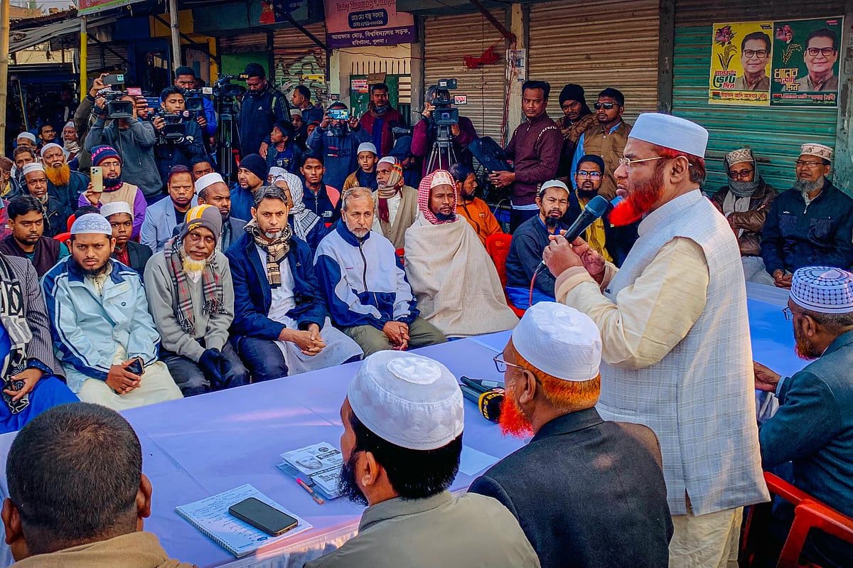 নির্বাচনী সমাবেশে বক্তব্য দিচ্ছেন বাংলাদেশ জামায়াতে ইসলামীর সেক্রেটারি জেনারেল মিয়া গোলাম পরওয়ার। রোববার খুলনার আরাফাত এলাকায়