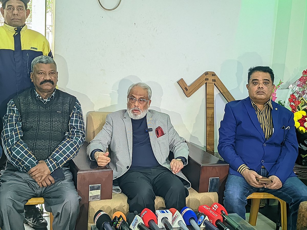 জাতীয় পার্টির চেয়ারম্যান জি এম কাদের রংপুরের সেনপাড়ায় নিজ বাসভবনে সাংবাদিকদের সঙ্গে কথা বলেন। রোববার দুপুরে