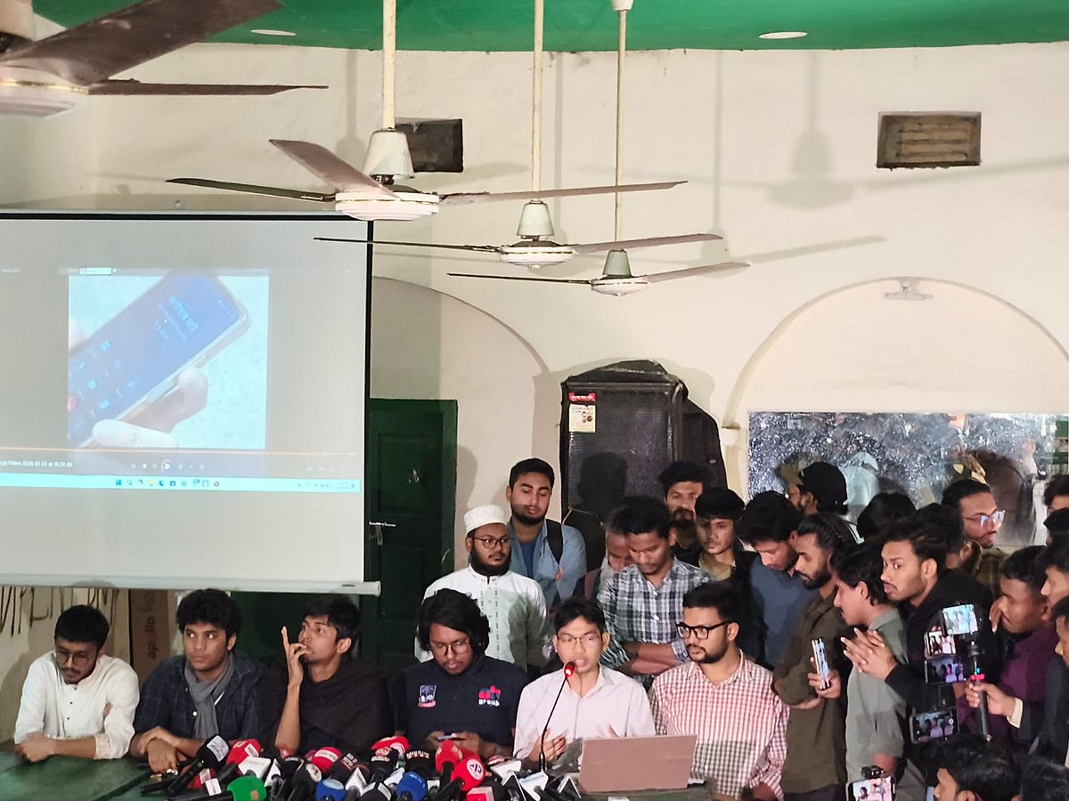 ঢাকা বিশ্ববিদ্যালয়ের মধুর ক্যানটিনে সংবাদ সম্মেলন করেন ডাকসুর নেতারা। সেখানে প্রজেক্টরের মাধ্যমে কিছু ভিডিও চিত্র ও স্ক্রিনশট প্রদর্শন করা হয়। এ সময় দাবি করা হয়, এসব ‘ছাত্রদলের চাঁদাবাজির তথ্য-প্রমাণ’। ২৫ জানুয়ারি, ২০২৬