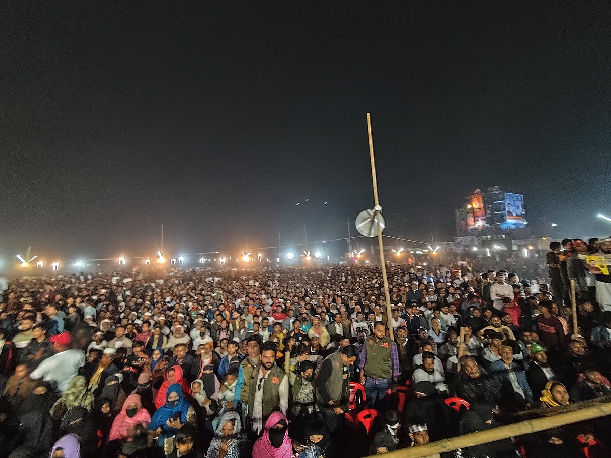 বিএনপির নির্বাচনী সমাবেশ। রোববার রাত ১১টার দিকে কুমিল্লার সদর দক্ষিণ উপজেলার সুয়াগাজিসংলগ্ন ফুলতলী এলাকায়