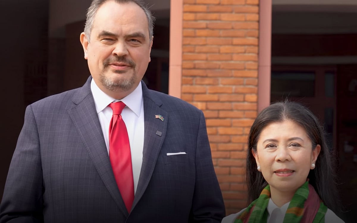 বাংলাদেশে যুক্তরাষ্ট্রের নতুন রাষ্ট্রদূত ব্রেন্ট ক্রিস্টেনসেন ও তাঁর স্ত্রী ডিয়েন ডাও