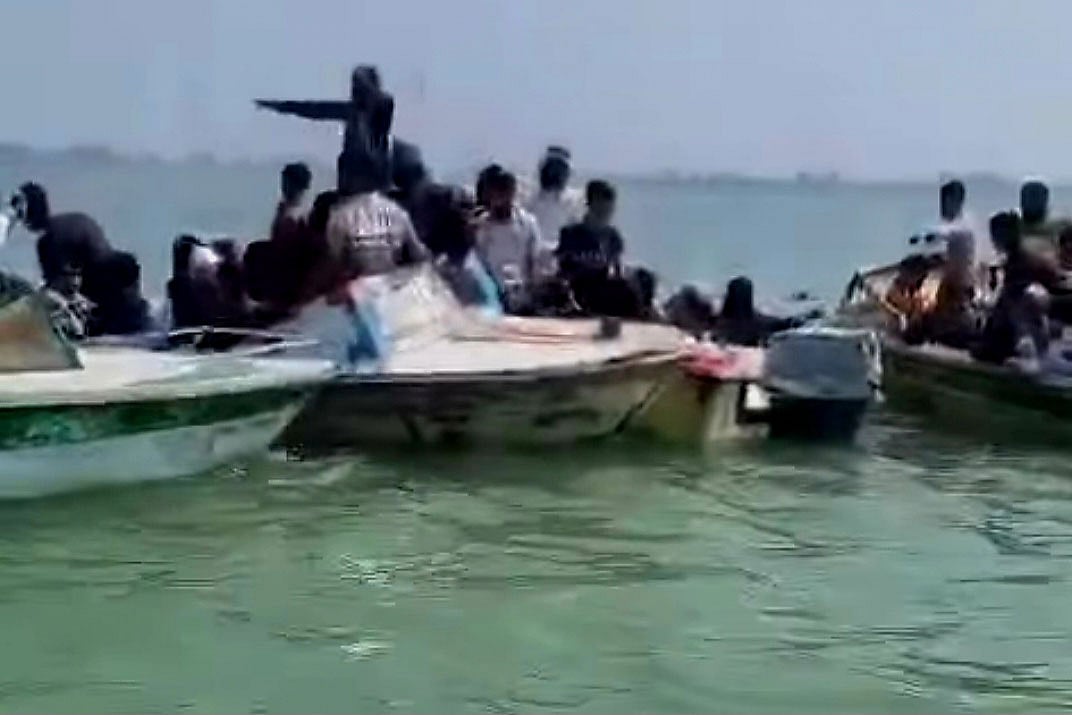 কক্সবাজার-মহেশখালী সাগর চ্যানেলে স্পিডবোট দুর্ঘটনা। আজ দুপুরে