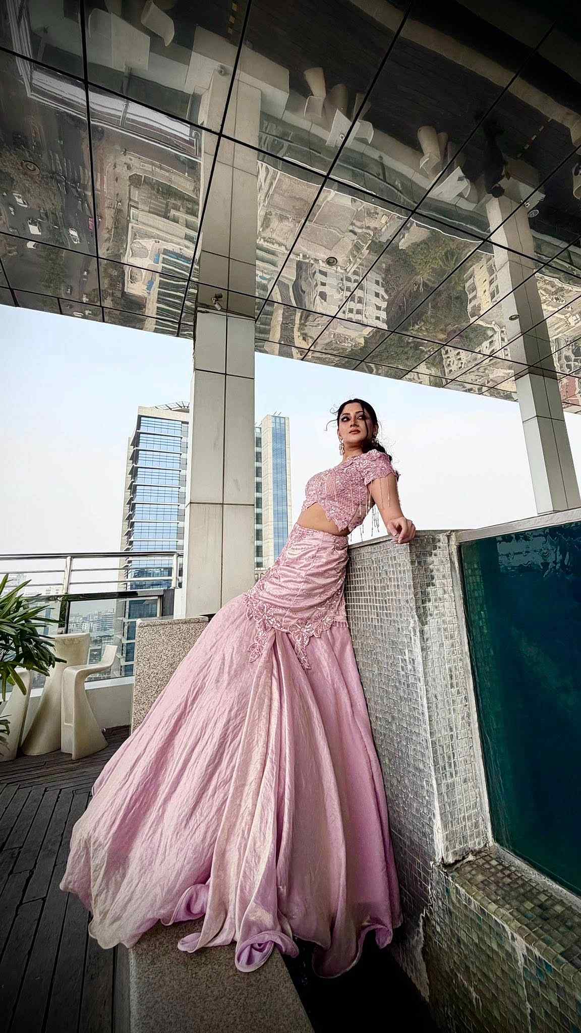 প্যাস্টেল পিঙ্কে পূজা চেরী