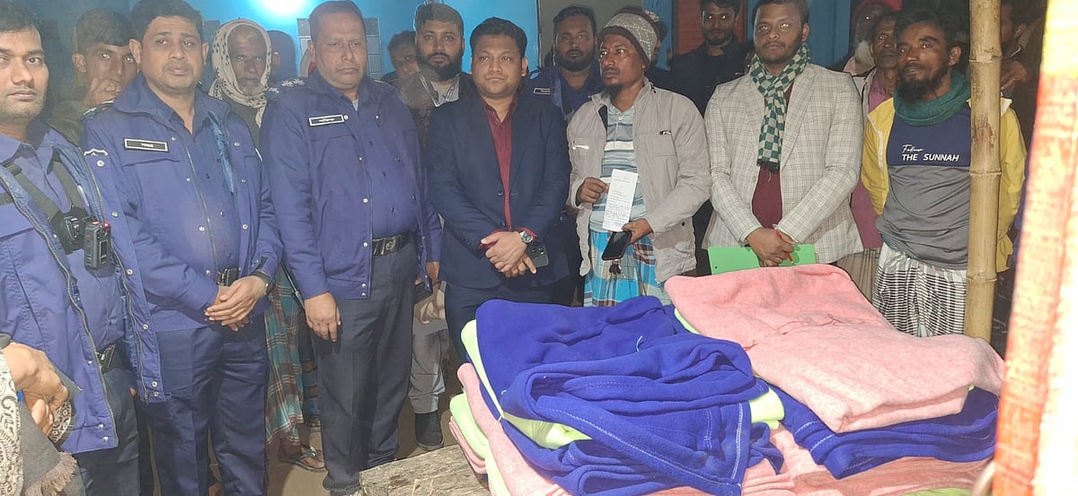 নির্বাচনী আচরণবিধি লঙ্ঘন করে কম্বল বিতরণ করায় ভ্রাম্যমাণ আদালতে জরিমানার দণ্ড পাওয়া মমিন হোসেন গাইন