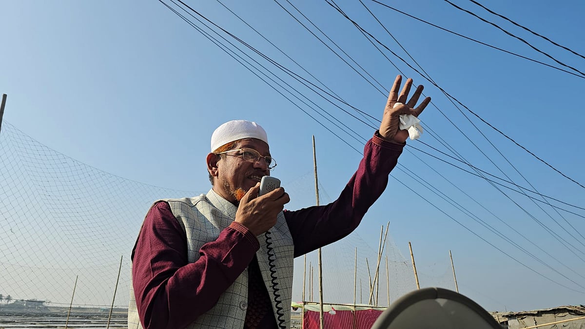 মাতারবাড়ী ইউনিয়নে পথসভায় বক্তব্য দেন কক্সবাজার-২ আসনে জামায়াতে ইসলামীর প্রার্থী হামিদুর রহমান আযাদ
